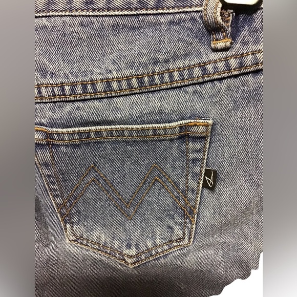 MINKPINK distressed 100% cotton denim shortie Size Small. - Picture 10 of 12